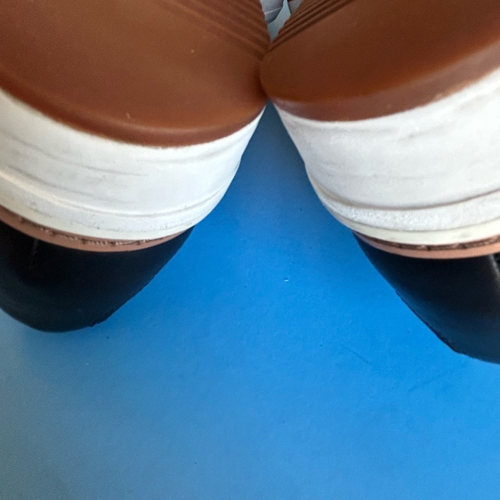 Clarks Black Leather Lace Up Shoes with Tan Base - Picture 4 of 10